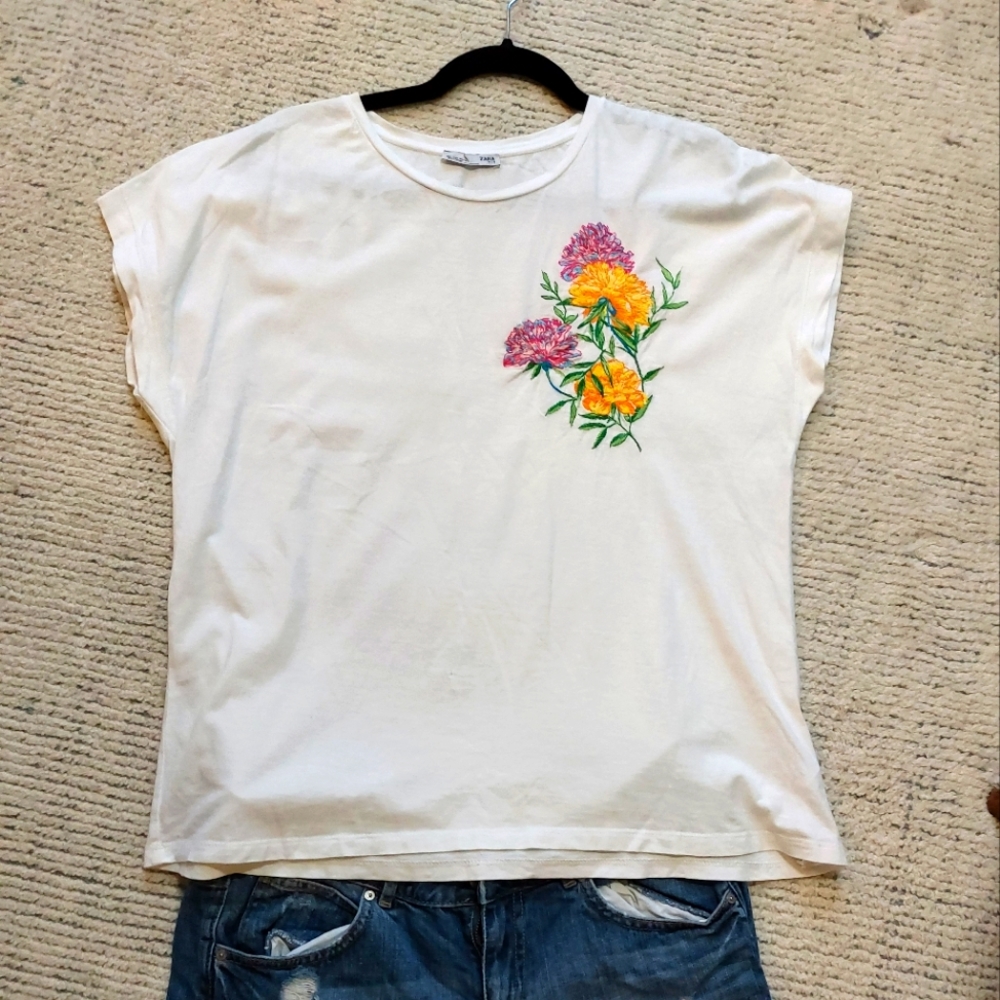 2/$35 Zara white tee with embroidered flower pattern
